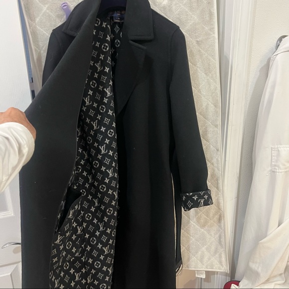 Black cashmere Luis Vuitton woman’s coat size 40 - Picture 4 of 4